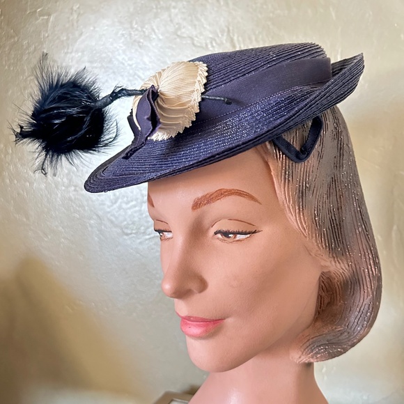 CLASSY 1950s\' NAVY STRAW HAT + IVORY GROSGRAIN & FEATHER TRIM main image 9